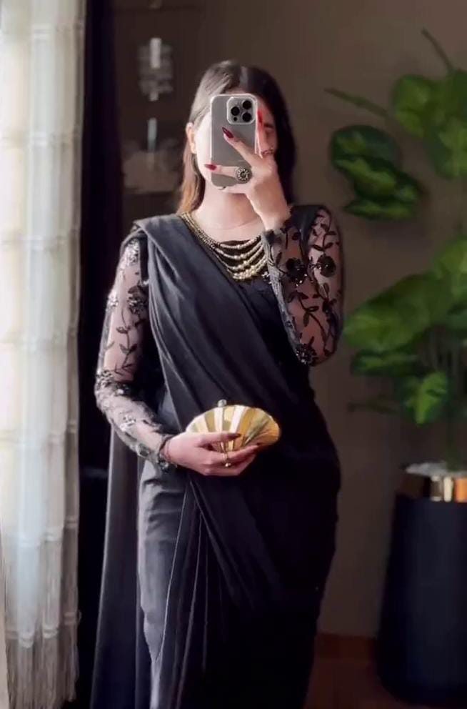 Graceful Embellished Chiffon Pallu Saree