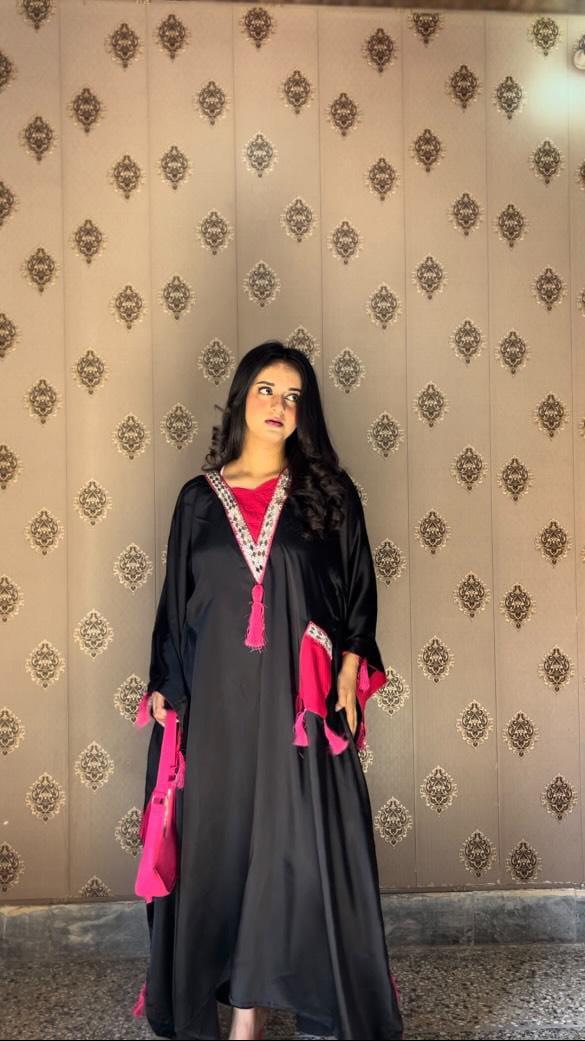 V-NECK KAFTAN WITH TASSELS